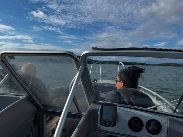 Explore the stunning archipelago of 40,000 islands on a thrilling speedboat safari! Departing from Hotel Stallbacken, our Archipelago Boat Safari takes you on an unforgettable ride through breathtaking seascapes.

Choose the Bronze package (1 hour) for a quick yet exhilarating tour, or go for the Silver package (3 hours) to enjoy a fascinating island visit along the way.

Ready for an adventure? Book your experience now—just click the link in our BIO @hotelstallbacken 
#hotelstallbacken #boatsafari #finnisharchipelago #archipelagoringroad #visitturkuarchipelago #visitnagu #visitnauvo #directbooking #sustainablehotel #localrestaurant #restaurantstallbacken #traditionalsauna