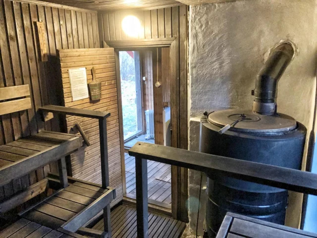 The traditional wood-heated sauna at Hotel Stallbacken has been a beloved retreat for years. Sauna bathing is an essential part of Finnish lifestyle and culture—it’s a place to relax, cleanse, socialize, and even hold meetings. In the past, saunas were also used for healing purposes. In our traditional wood sauna, these customs come to life—you can feel and imagine why the sauna has meant so much to Finns. Book a room and sauna through BIO, and enrich your experience with a touch of authentic Finnish tradition!

Hotel Stallbackenin perinteinen puusauna on ollut suosittu jo pitkään. Sauna on olennainen osa suomalaista kulttuuria – paikka rentoutumiselle, peseytymiselle ja yhdessäololle. Meillä voit kokea saunan aidon perinteen. Varaa huone ja sauna BIO:n kautta ja nauti suomalaisesta saunakokemuksesta! @hotelstallbacken 
#archipelagoringroad #visitarchipelago #traditionalsauna #hotelstallbacken #hotelstallbackengrännäs #localrestaurant #sustainablehotel #familycompany #visitnagu #visitnauvo #visitturkuarchipelago