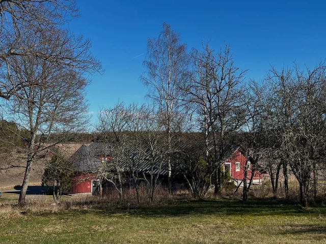 Keväinen retki Nauvoon – rentoudu Hotel Stallbackenilla! 🌿🌊

Tule nauttimaan kevään raikkaudesta ja luonnon kauneudesta Grännäs-niemen upeissa maisemissa! Vietä rentouttava viikonloppu Hotel Stallbackenissa – majoitus ja herkullinen aamiainen odottavat ilman ennakkovarausta.

💚 Ulkoile ja nauti saariston rauhasta
🔥 Varaa ennakkoon perinteinen saunaelämys
🍽 Herkuttele 2- tai 3-ruokalajin illallisella

Kevät on täydellinen aika hengähtää ja virkistyä luonnon keskellä. Tervetuloa kokemaan Nauvon ainutlaatuinen tunnelma!

#HotelStallbacken #Nauvo #Kevätretki #saaristoelämyksiä #saaristoelämyksiä #visitturkuarchipelago #nauvo #visitnauvo #vastuullinenhotelli #lämminvastaanotto Keväinen retki Nauvoon – rentoudu Hotel Stallbackenilla! 🌿🌊

Tule nauttimaan kevään raikkaudesta ja luonnon kauneudesta Grännäs-niemen upeissa maisemissa! Vietä rentouttava viikonloppu Hotel Stallbackenissa – majoitus ja herkullinen aamiainen odottavat ilman ennakkovarausta.

💚 Ulkoile ja nauti saariston rauhasta
🔥 Varaa ennakkoon perinteinen saunaelämys ja
🍽 Herkuttele 2- tai 3-ruokalajin illallisella

Kevät on täydellinen aika hengähtää ja virkistyä luonnon keskellä. Tervetuloa kokemaan Nauvon ainutlaatuinen tunnelma! BIOn linkin kautta pääset suoraan varaamaan 🙏
@hotelstallbacken
#HotelStallbacken #Nauvo #Kevätretki #Saaristoelämyksiä #visitturkuarchipelago  #visitnauvo #lähiruokaravintola