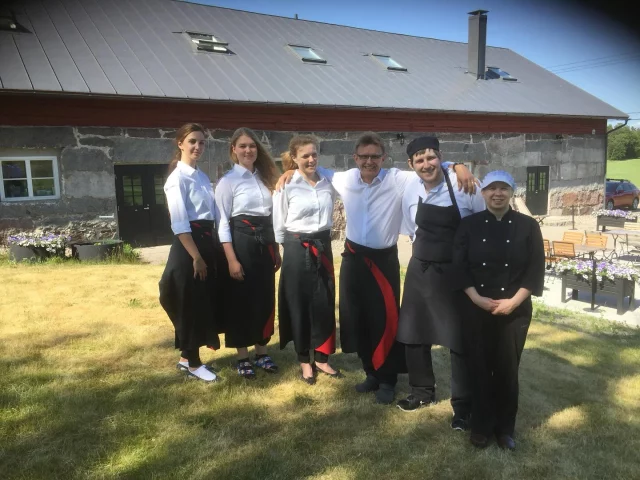 At Hotel Stallbacken, nestled in the heart of the Finnish archipelago, we pride ourselves on being truly responsive to our guests’ needs. Our dedicated team is here for you—and thanks to our ongoing investment in skilled personnel, we’re often praised for our warm, personal service. Discover more through the link in our BIO @hotelstallbacken #visitnagu #visitturkuarchipelago #visitnauvo #familyhotel #localrestaurant #restaurantstallbacken #boatsafaris #traditionalsauna #hiking #viewpoint #directbooking #sustainabletravelfinland