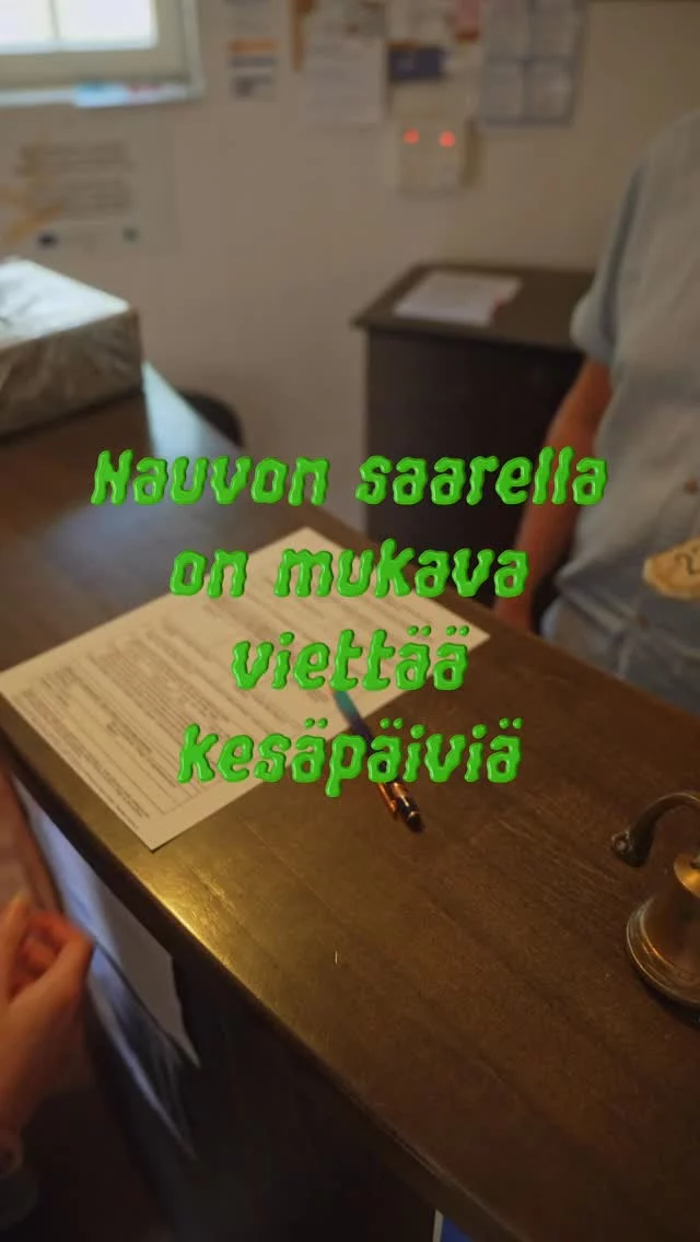     Ennen illallista voit pysähtyä hetkeksi ja nauttia perinteisen saunamme tunnelmallisista löylyistä.